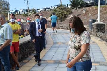 Izado de la bandera azul en Hoya del Pozo (foto TA/Francisco Javier Santana)